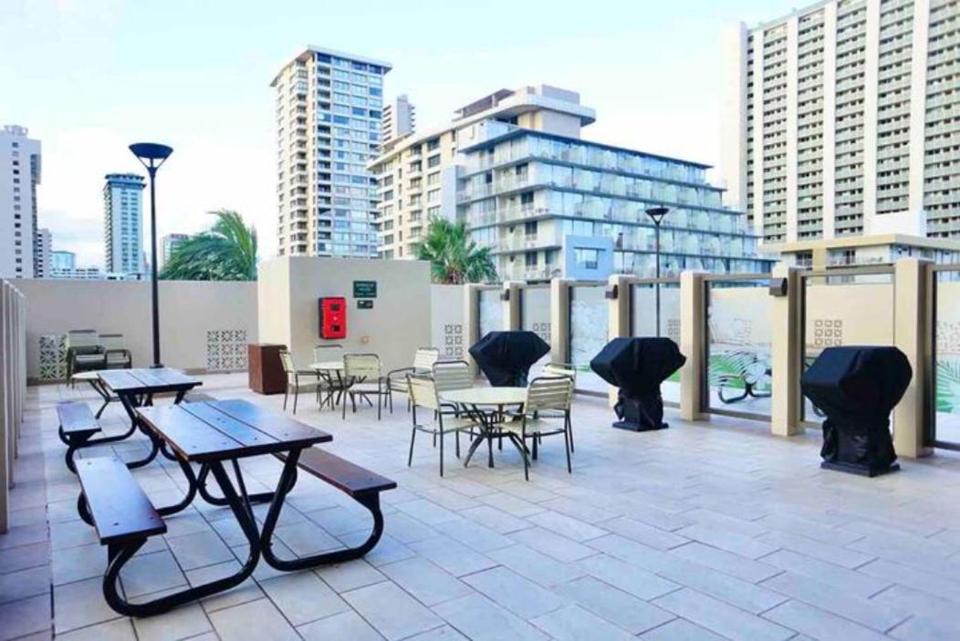 1508- Heart Of Waikiki With Kitchen-Free Parking-King Bed-Corner Unit Lejlighed Honolulu Eksteriør billede