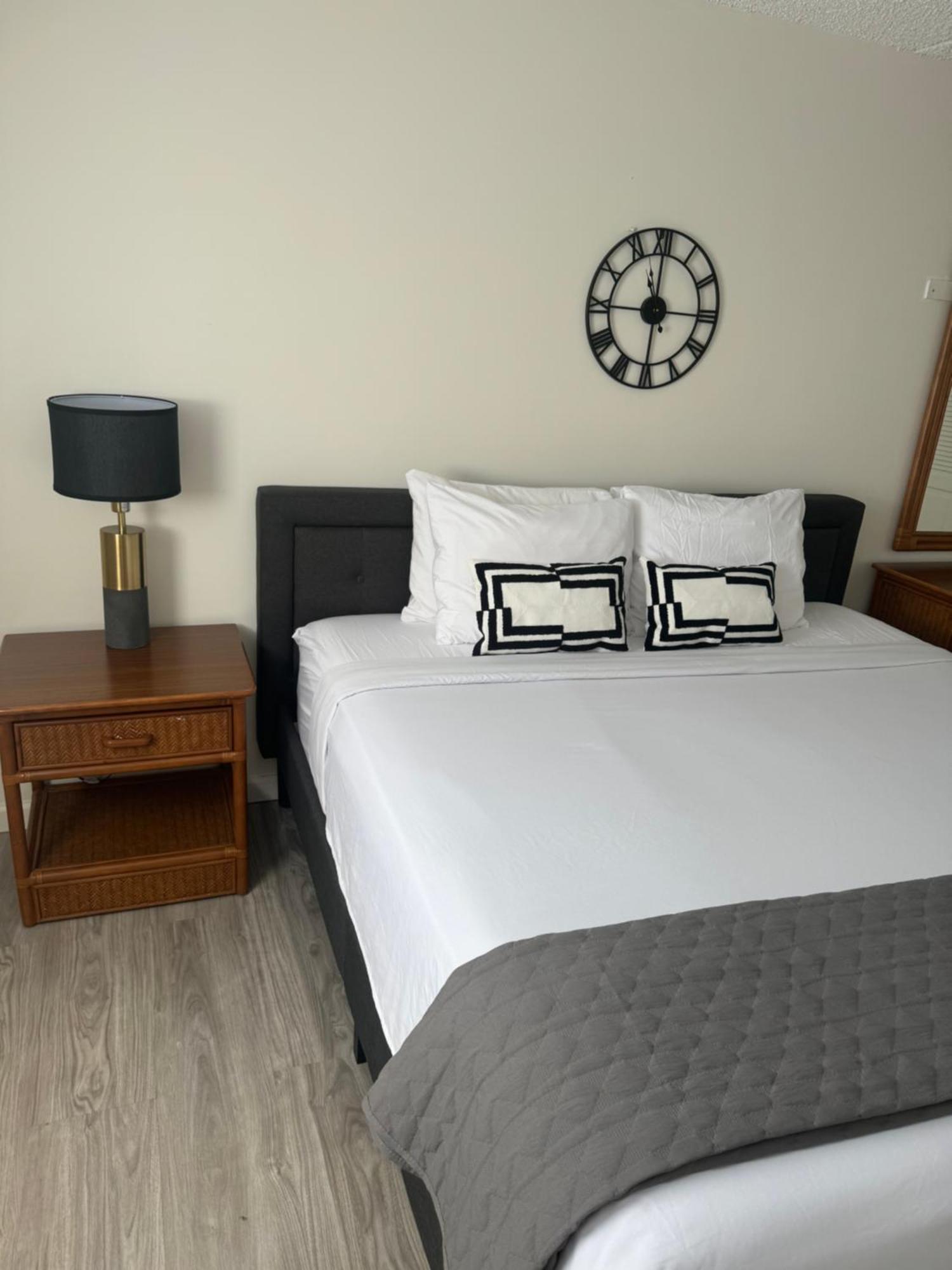 1508- Heart Of Waikiki With Kitchen-Free Parking-King Bed-Corner Unit Lejlighed Honolulu Eksteriør billede