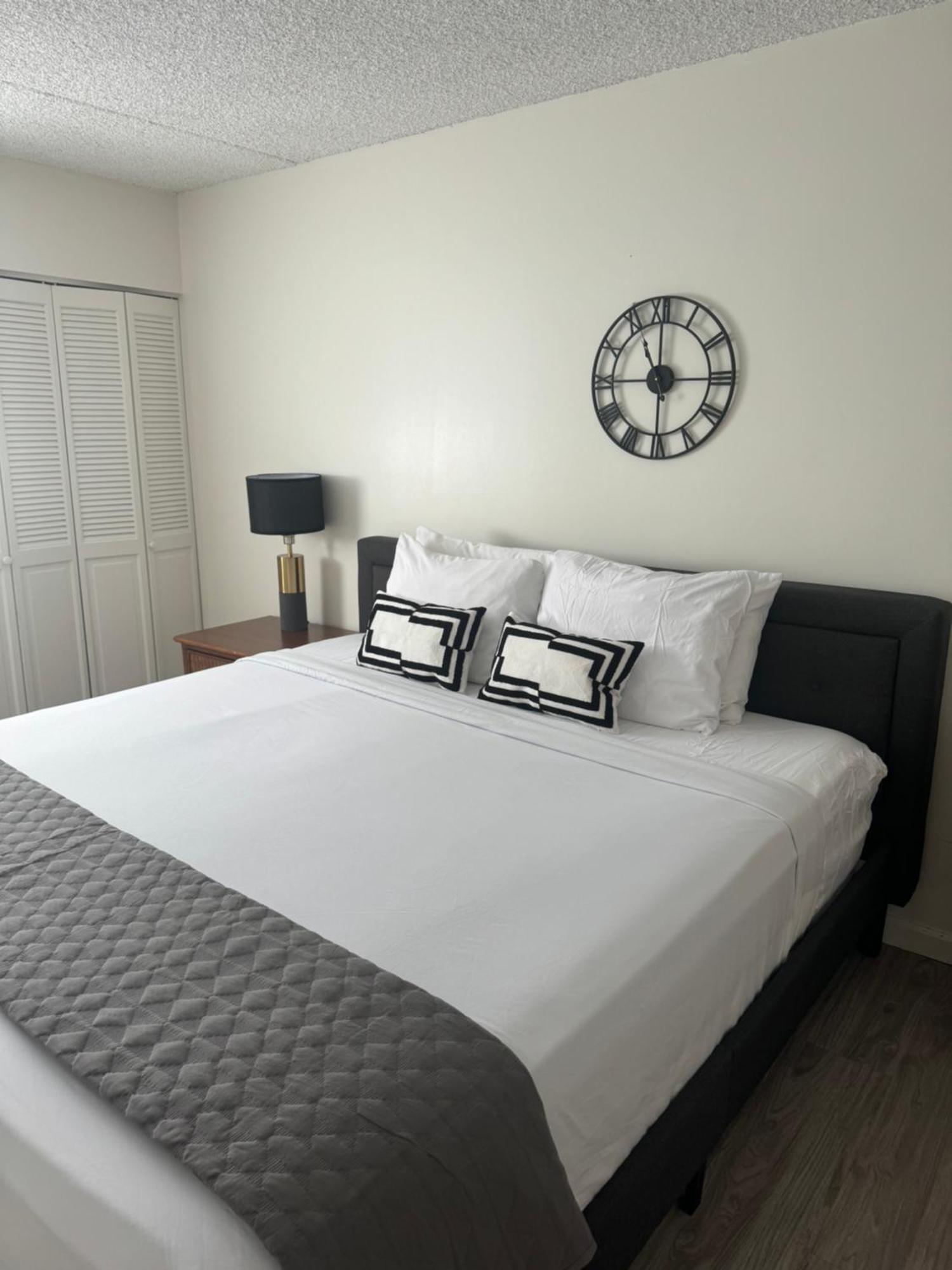 1508- Heart Of Waikiki With Kitchen-Free Parking-King Bed-Corner Unit Lejlighed Honolulu Eksteriør billede